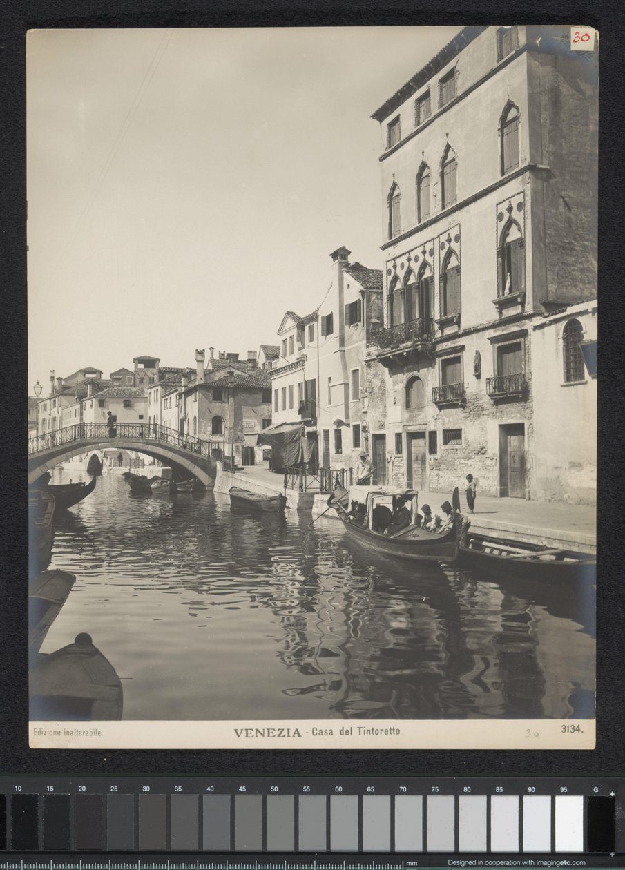 Eksteriør av Tintorettos hus i Venezia Venezia - Casa del Tintoretto (tittel på objekt) av Neue Photographische Gesellschaft