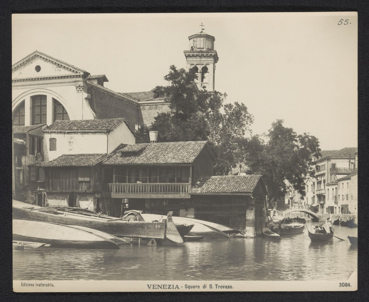 Utsikt over gondolverkstedet på Squero di San Trovaso i Venezia Venezia - Squero di S. Trovaso (tittel på objekt) av Neue Photographische Gesellschaft