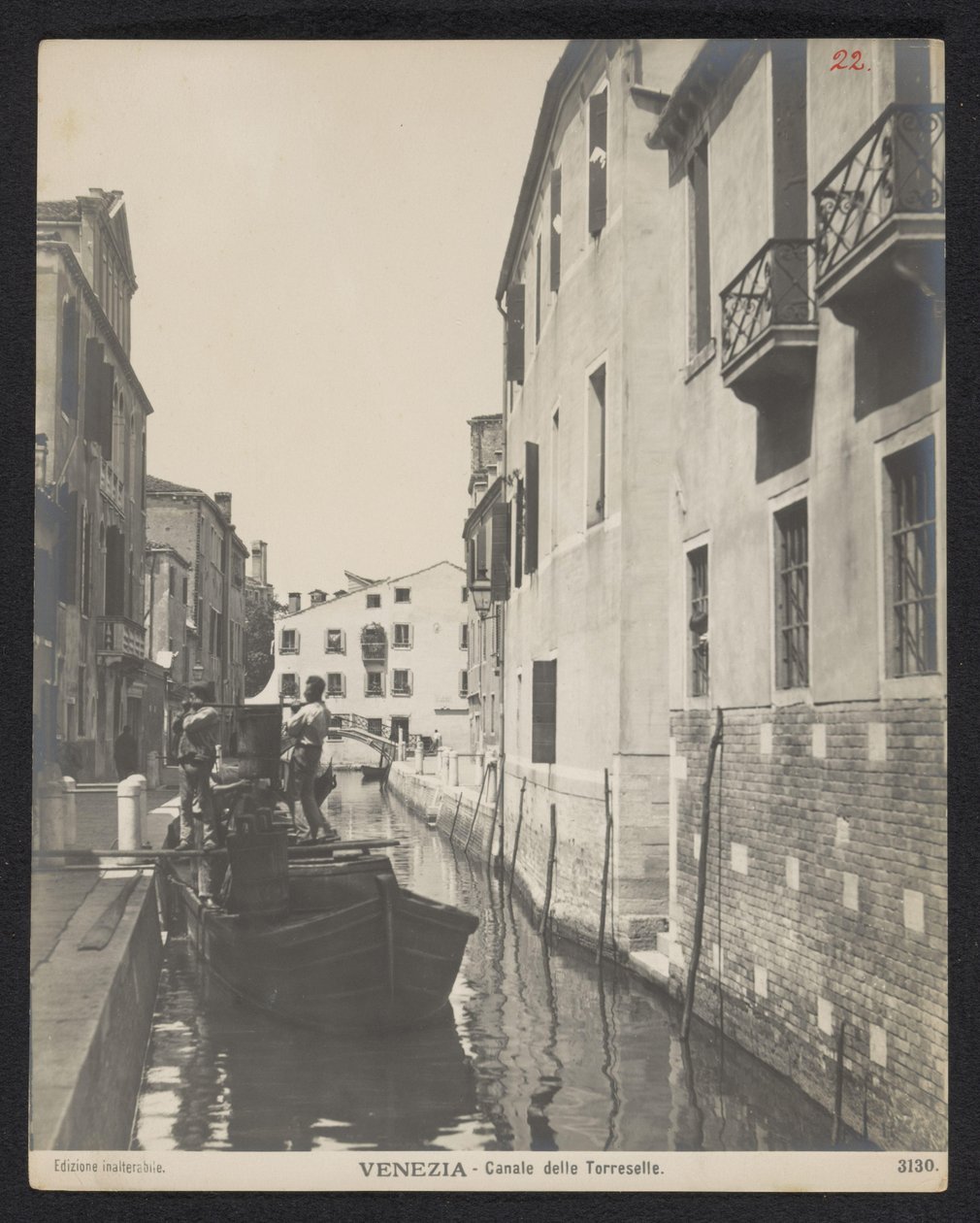 Gezicht op het Canale delle Torreselle te Venetië Venezia - Canale delle Torreselle (title on object)   1328978   no       norwegian Successfully Translated  Original: Feluccas on the River Nile, Cairo, Egypt, 1898. Translat: Feluccas on the River Nile, Ca av Neue Photographische Gesellschaft