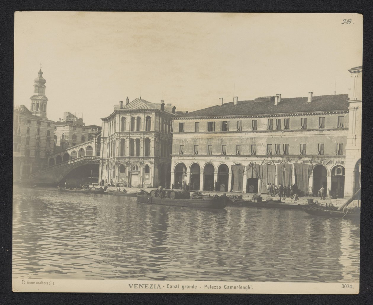 Utsikt over Palazzo dei Camerlenghi i Venezia Venezia - Grand Canal - Palazzo Camerlenghi (tittel på objekt) av Neue Photographische Gesellschaft