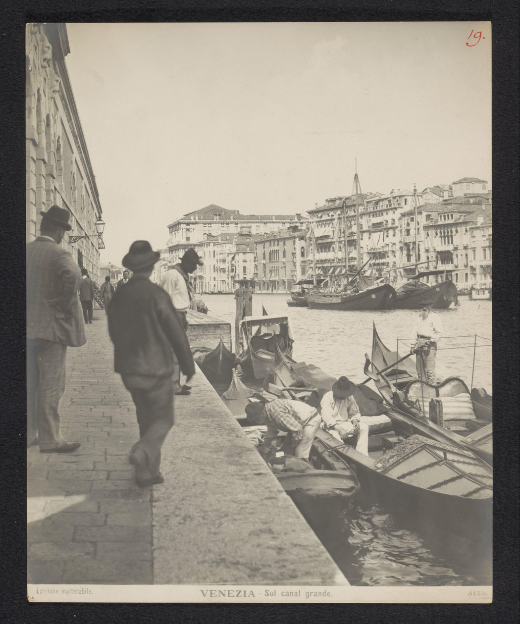 Gondoler langs Canal Grande i Venezia Venezia - Sul canal grande (tittel på objekt) av Neue Photographische Gesellschaft
