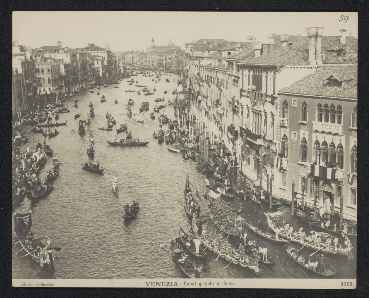 Gondoler på Canal Grande i Venezia Venezia. Canal Grande i Festa (tittel på objekt) av Neue Photographische Gesellschaft