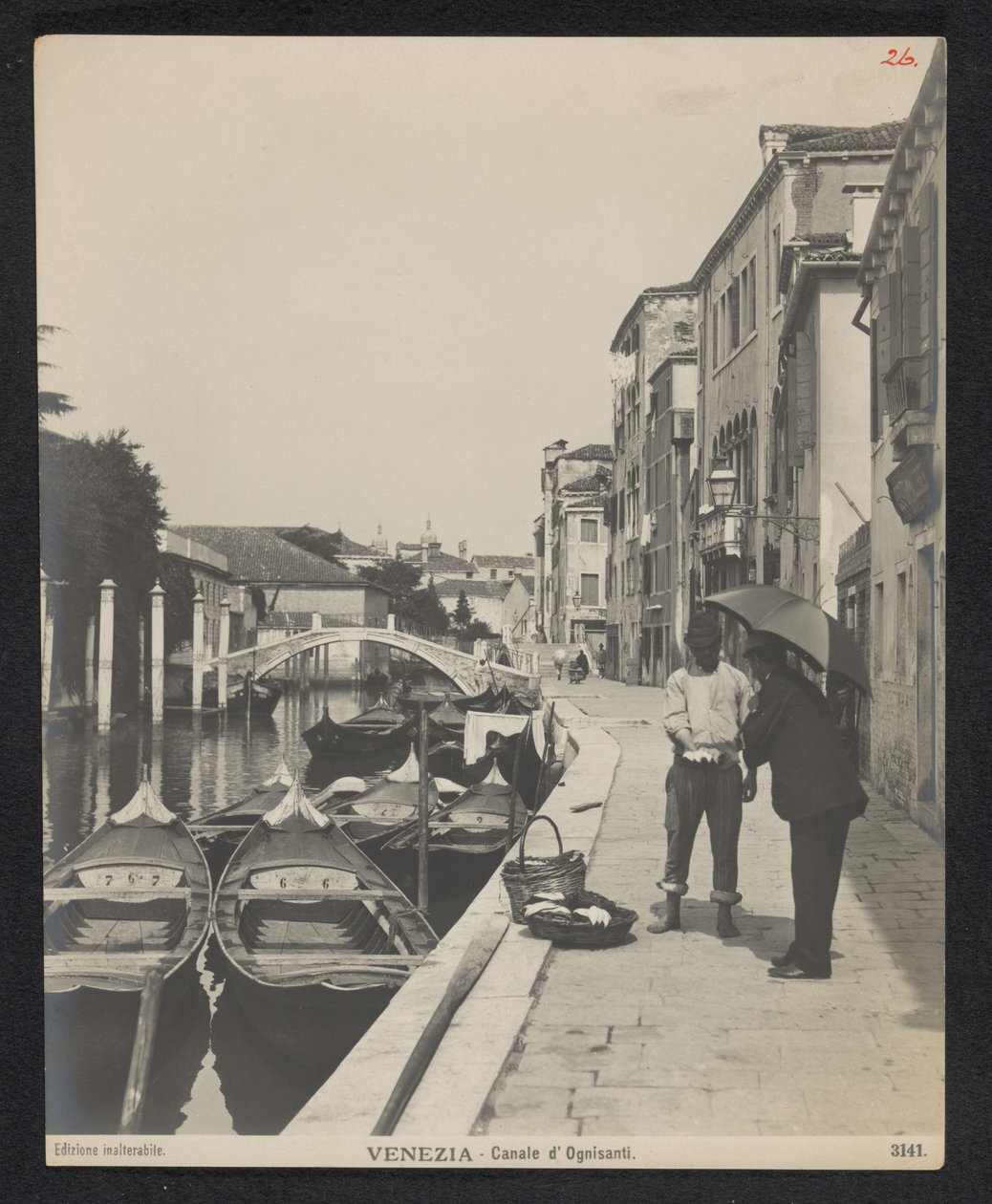 Gondoler på Canale di Ognissanti i Venezia Venezia - Canale d'Ognisanti (tittel på objekt) av Neue Photographische Gesellschaft