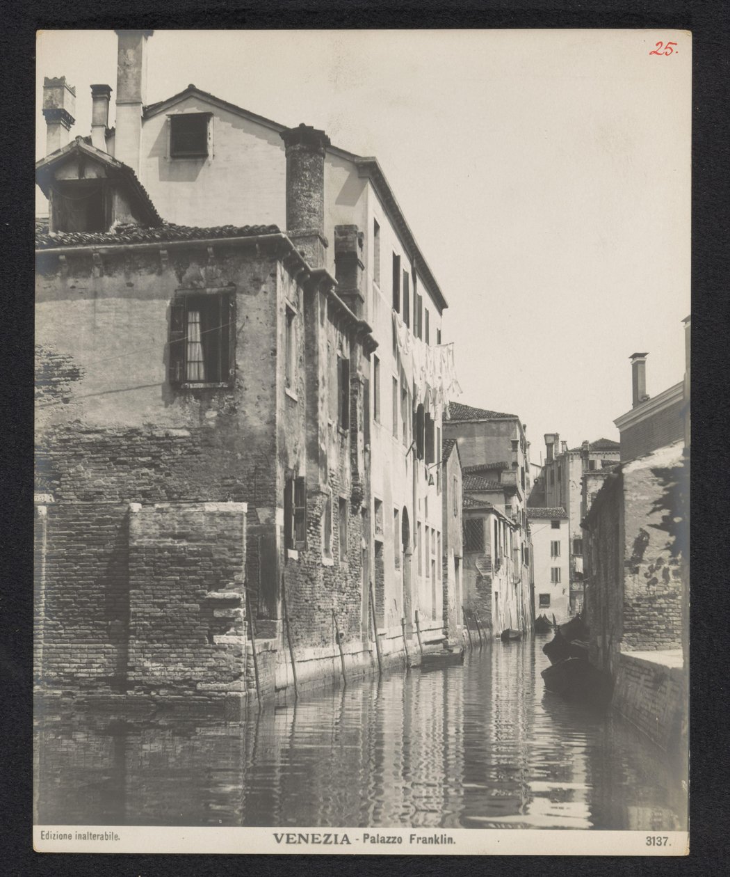 Kanal i Venezia Venezia - Palazzo Franklin (tittel på objekt) av Neue Photographische Gesellschaft