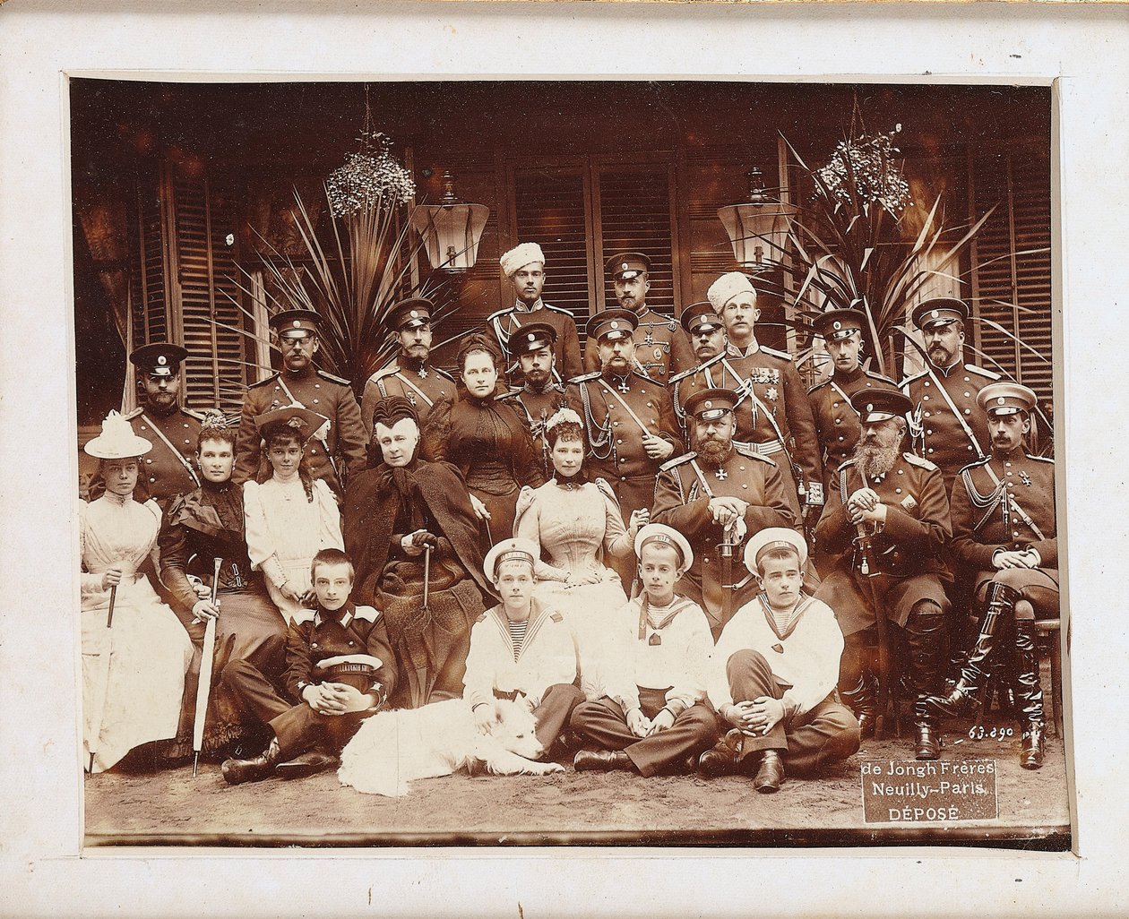 The Romanovs: The Family of the Emperor Alexander III , ca. 1890. av Neuilly sur Seine . Photo studio