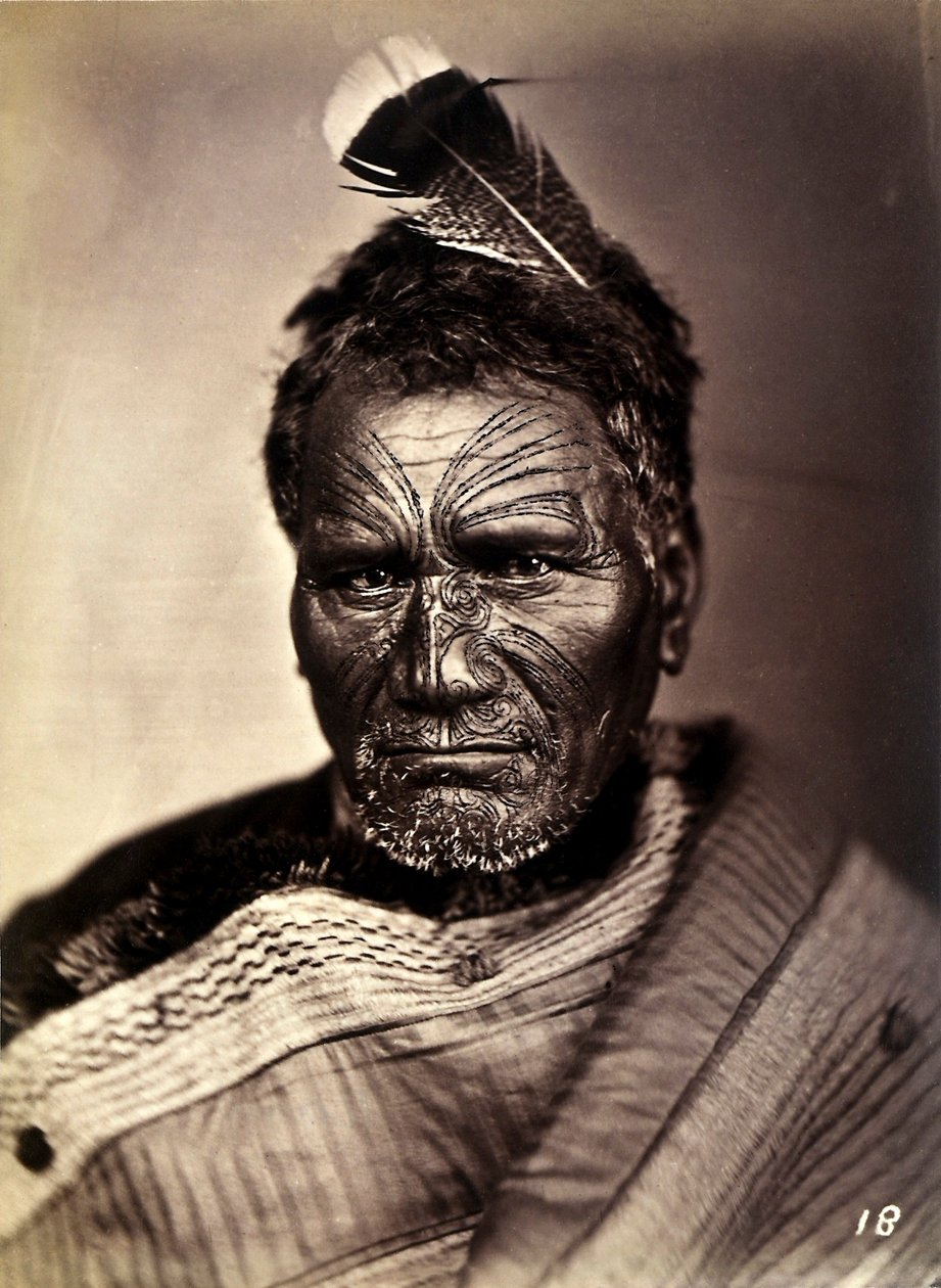 Portrett av en maori med et tatovert ansikt, ca. 1886-88 av New Zealand Photographer