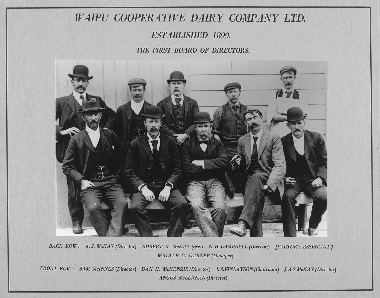 Det første styret ved Waipu Cooperative Dairy Company, 1899 av New Zealander Photographer