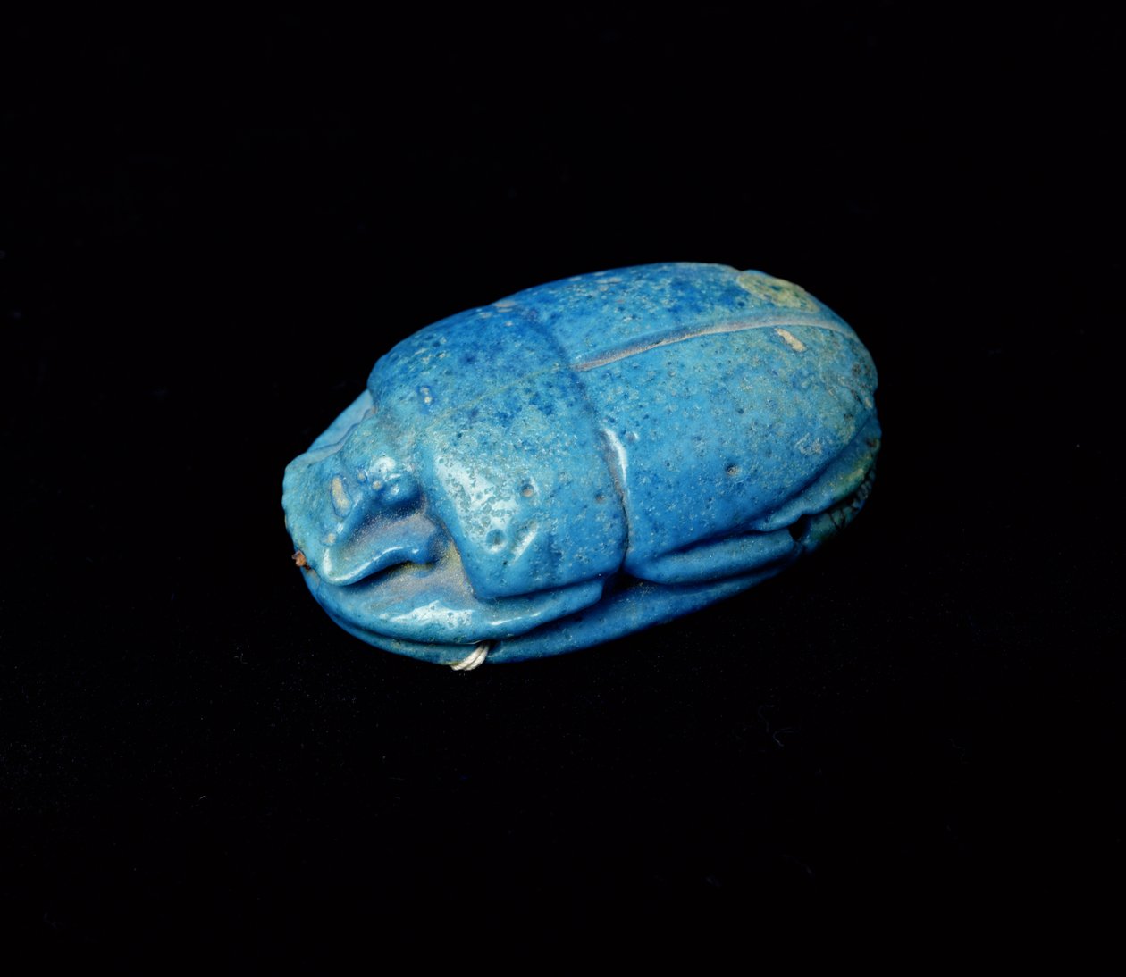 Scarab fra en mumie, fra Theben (fajanse) av New Kingdom Egyptian