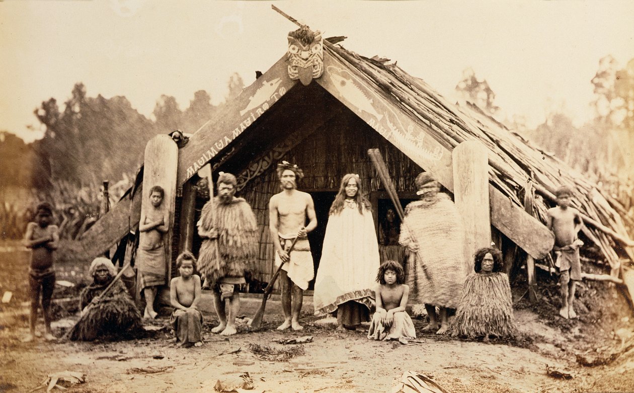 Maori-familien, New Zealand, ca. 1880-tallet (albumtrykk) av New Zealander Photographer