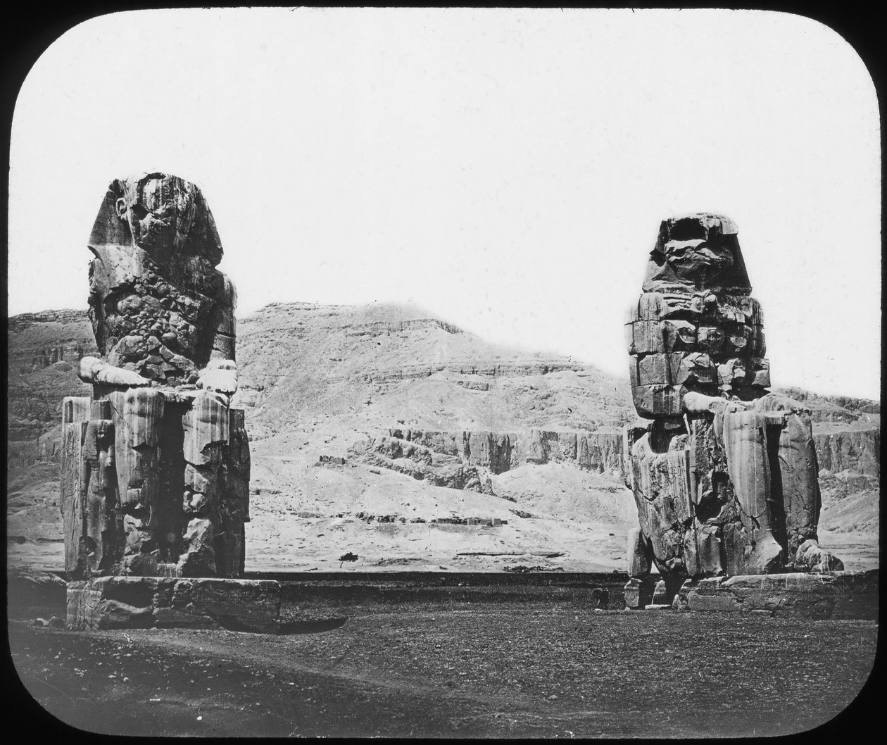Colossi of Memnon, Luxor Theben, Egypt, c1890 av Newton and Co