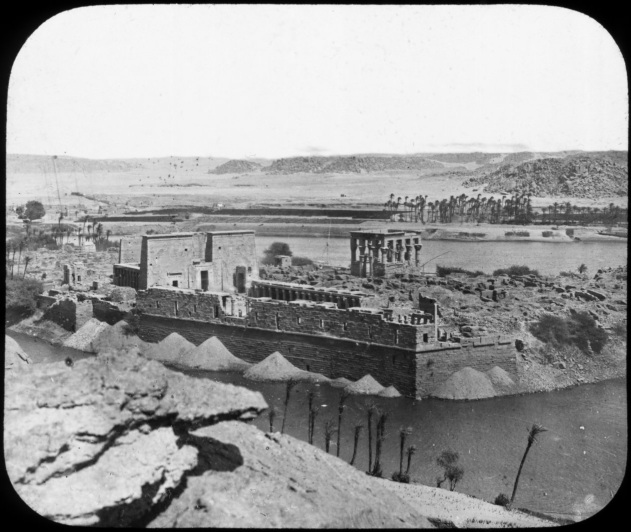 Generell utsikt over ruiner, Philae, Egypt, c1890. av Newton and Co