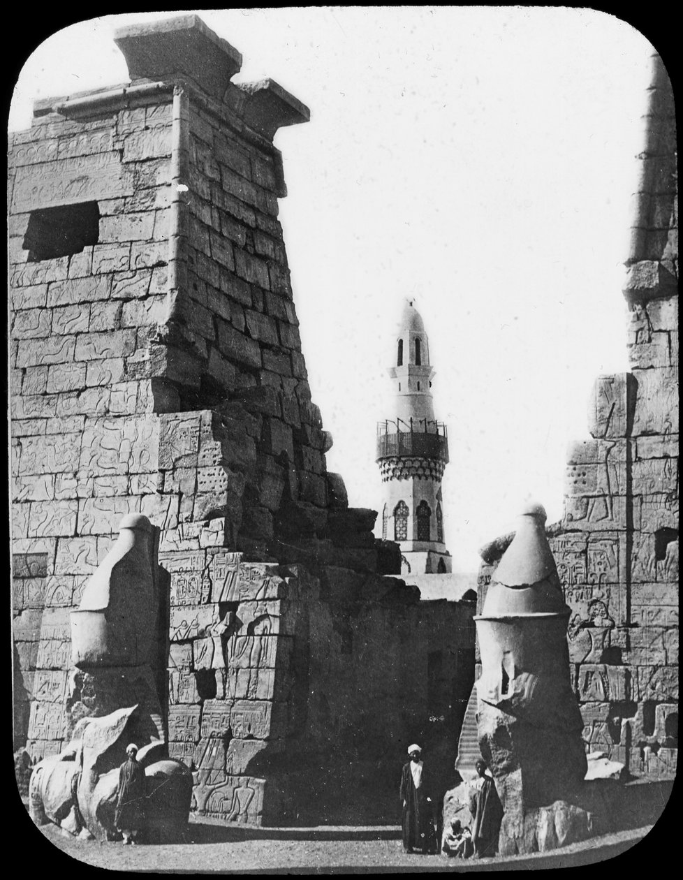 Minaret og ruinene av Luxor Temple, Luxor, Egypt, c1890. Lanterneskli av Newton and Co