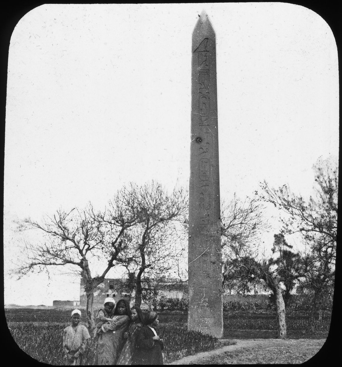 Obelisk, Heliopolis, Egypt, c1890 av Newton and Co