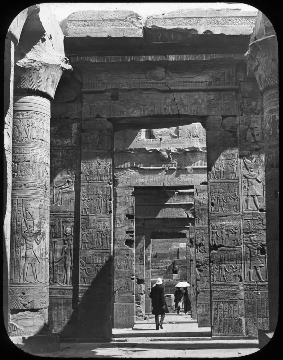 Tempelinngang, Kom Ombo, Egypt, c1890 av Newton and Co