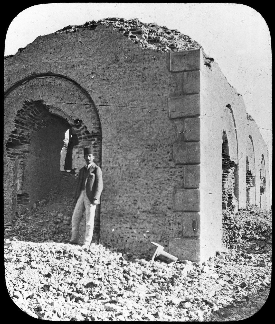 Ruinene av Mahdis-graven i Omdurman, Sudan, c1898 av Newton and Co