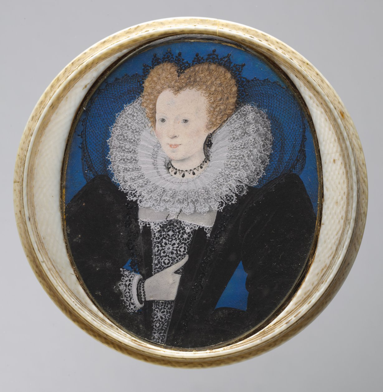 Portrait of a Woman, c.1590 (watercolor on vellum in original turned ivory case) av Nicholas Hilliard