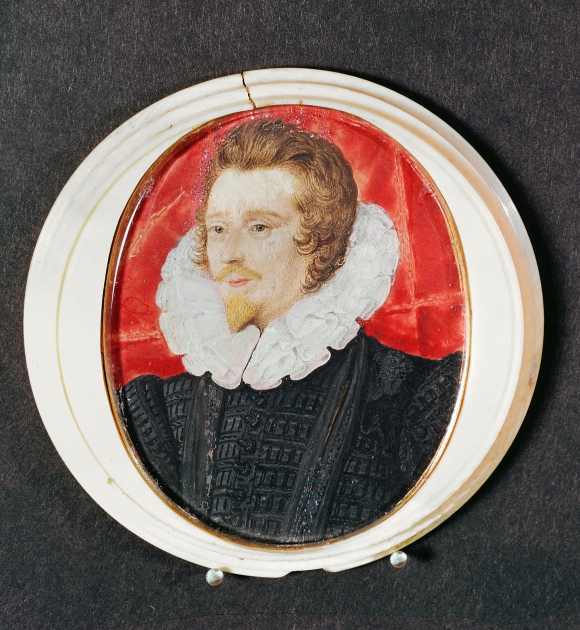 Portrett av en herre med skjegg og ruff, ca. 1590 av Nicholas Hilliard