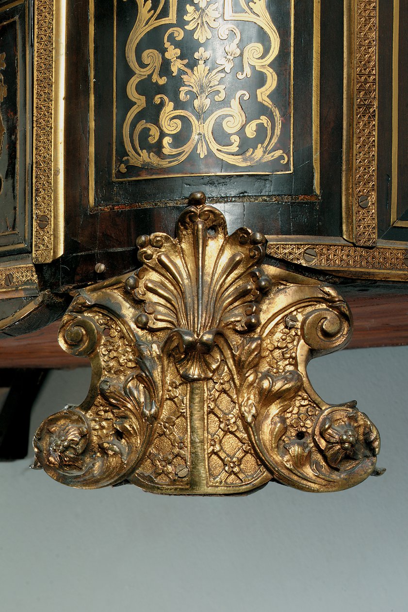 Detalj av en Louis XIV-kommode (ormolu, messing, skilpaddeskall og ibenholt) (se også 486114-19) av Nicholas Sageot
