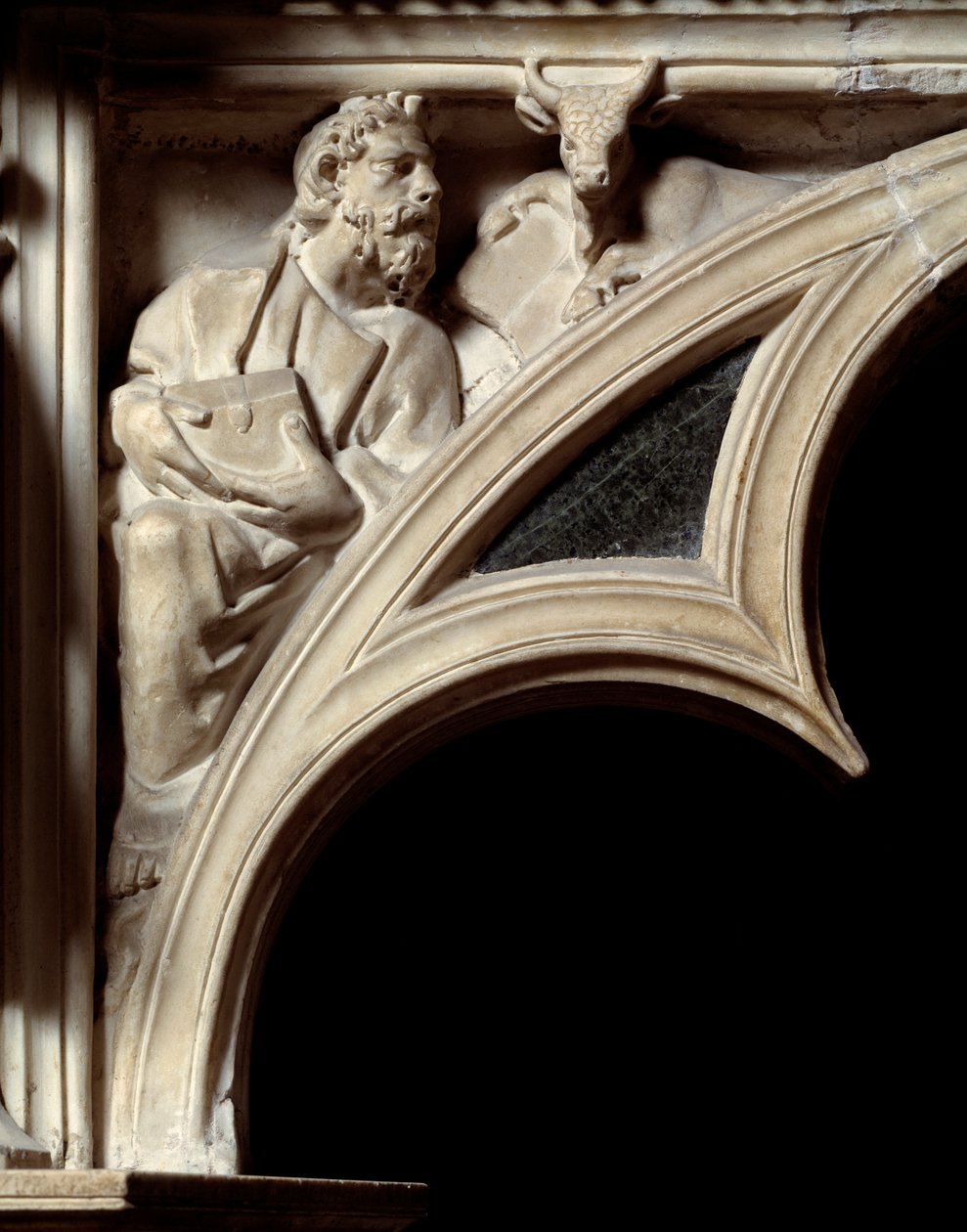 Gotisk kunst: Saint Luke Evangelist, detalj av buene til marmorprekestolen av Nicola Pisano
