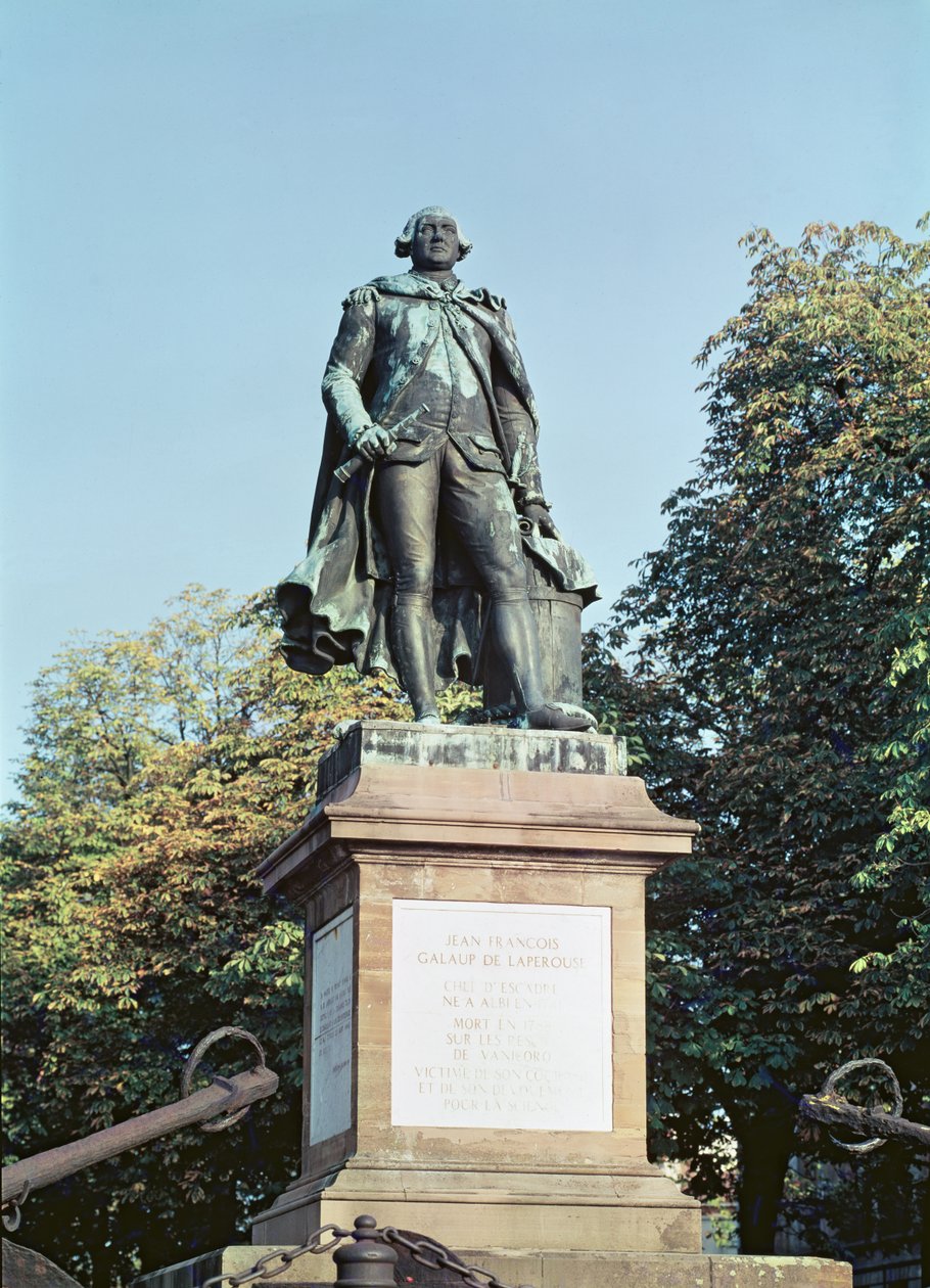 Statue av Jean Francois de Galaup (1741–88) greve av La Perouse på Place Laperouse av Nicolas Bernard Raggi