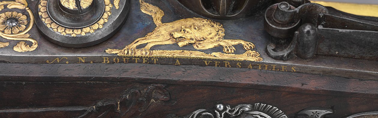Detalj av en av et par sølvmonterte riflede flintlåspistoler, Versailles, 1825 av Nicolas Noel Boutet