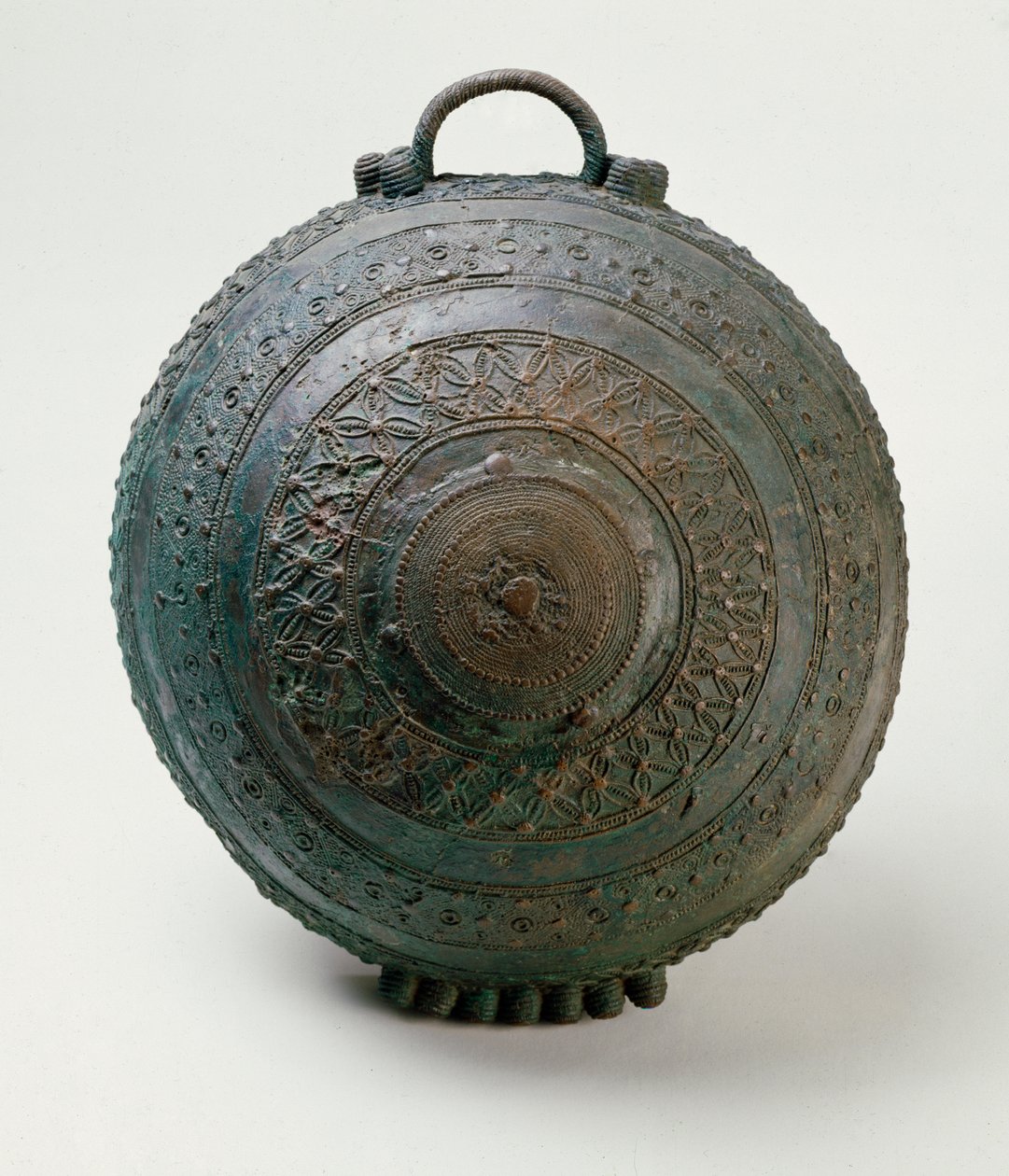 Bowl, Igbo-Ukwu, 9. - 10. århundre (blybronse) (se også 412905) av Nigerian