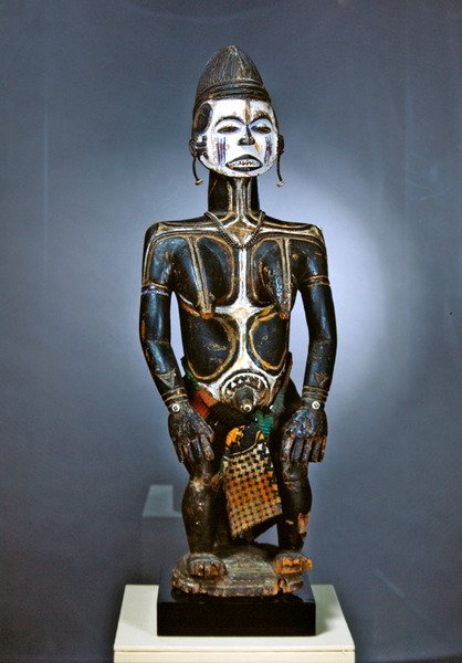 Kvinnestatue, Idoma (tre, maling og stoff) av Nigerian