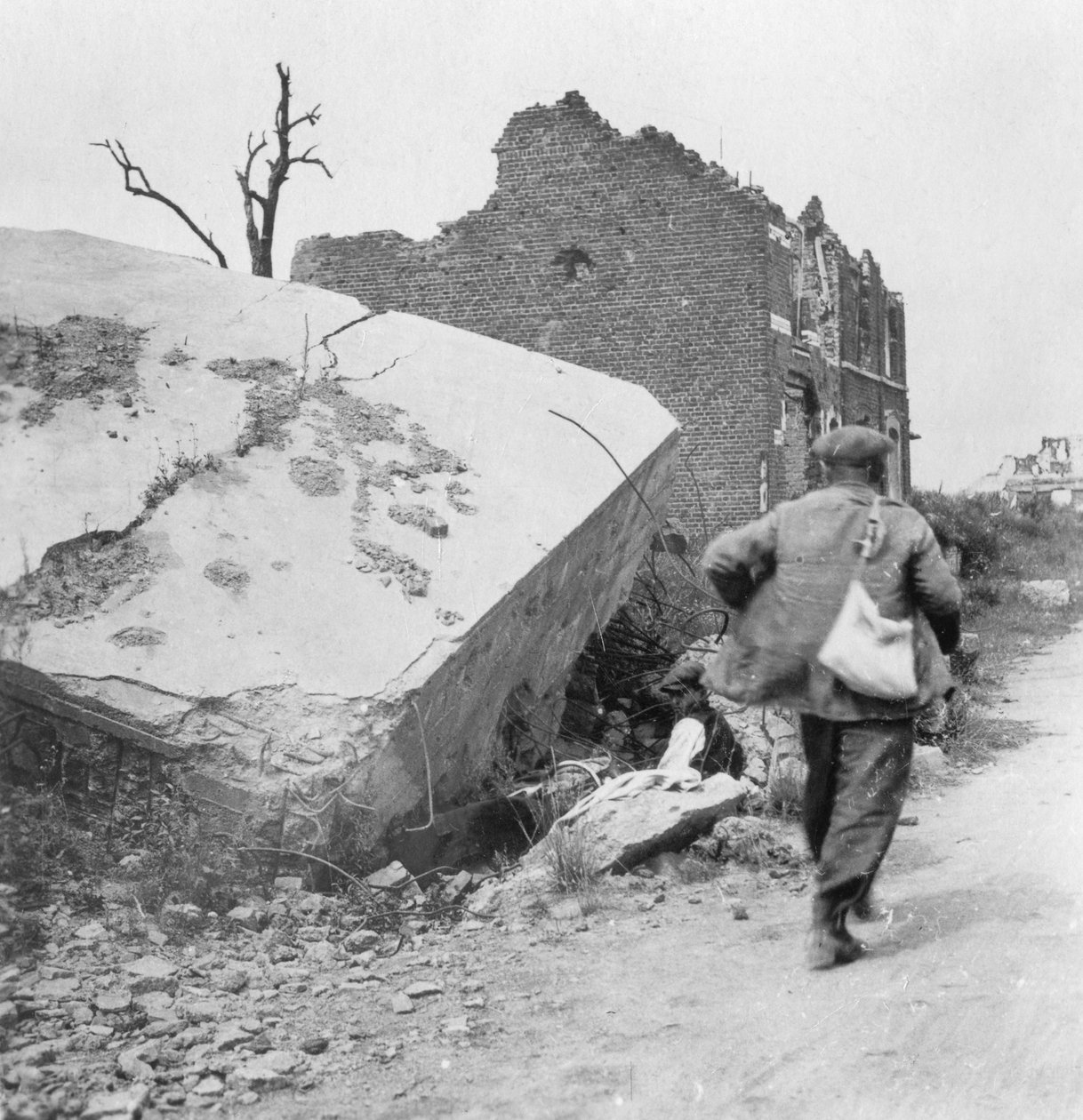 Blokkhus ødelagt av en mine, Lomme, nær Armentières, Frankrike, første verdenskrig, c1914-c1918 av Nightingale and Co
