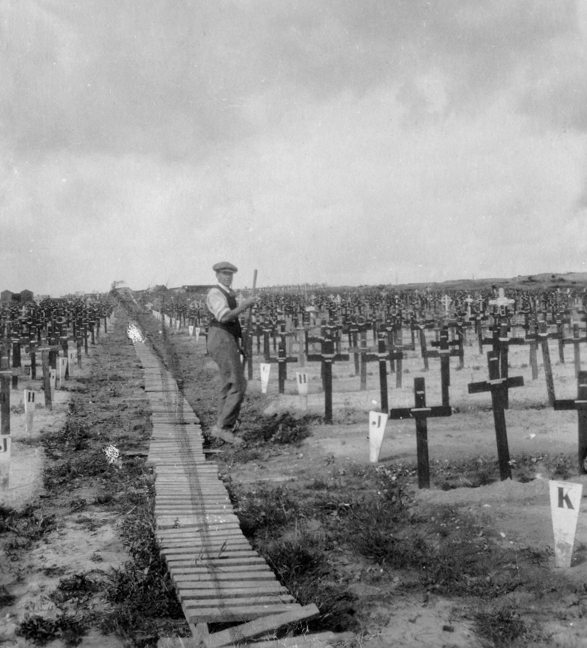 Hooge Crater Cemetery, nær Ypres, Belgia, første verdenskrig, c1917-c1918 av Nightingale and Co