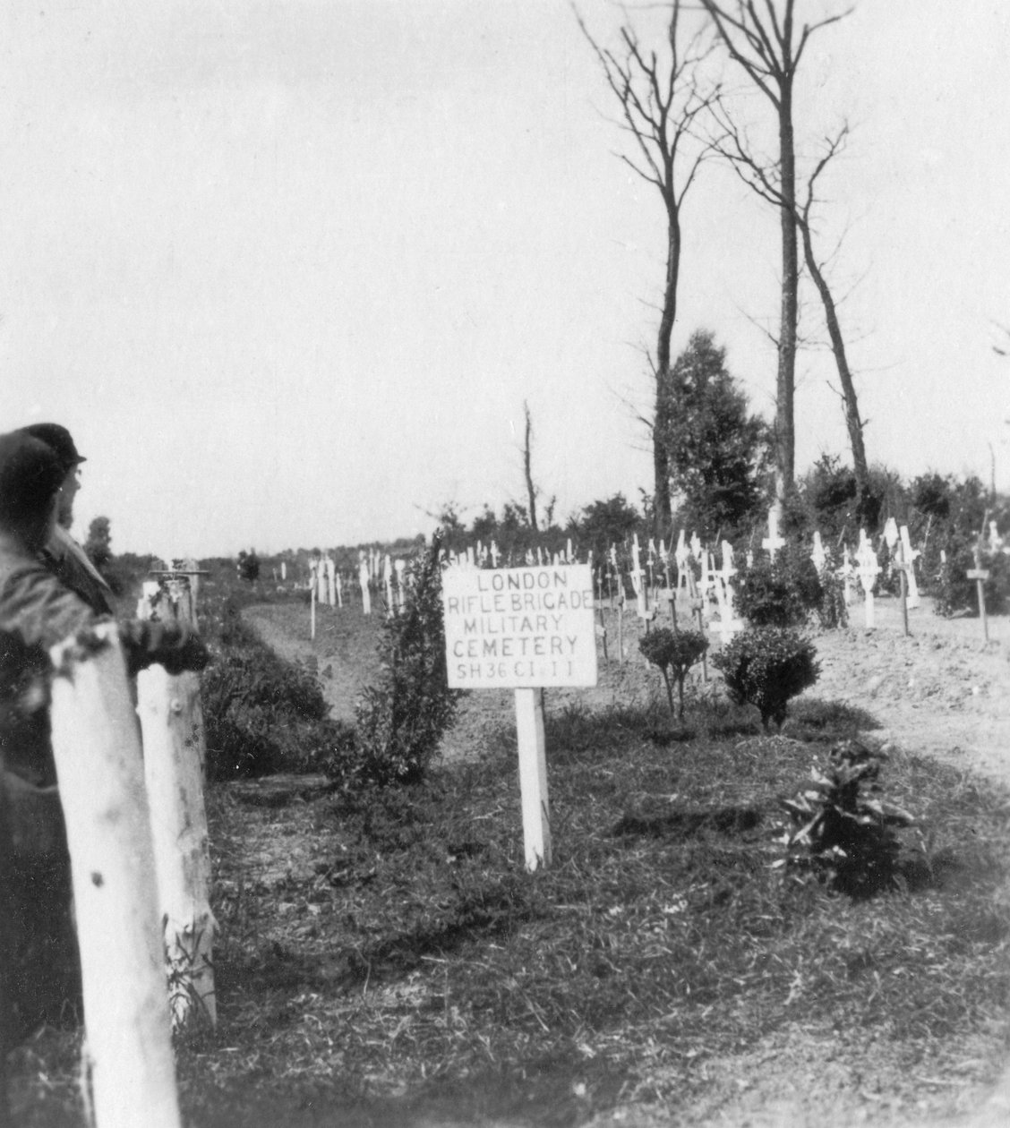 London Rifle Brigade Cemetery, Ploegsteert, Belgia, første verdenskrig, c1918 av Nightingale and Co
