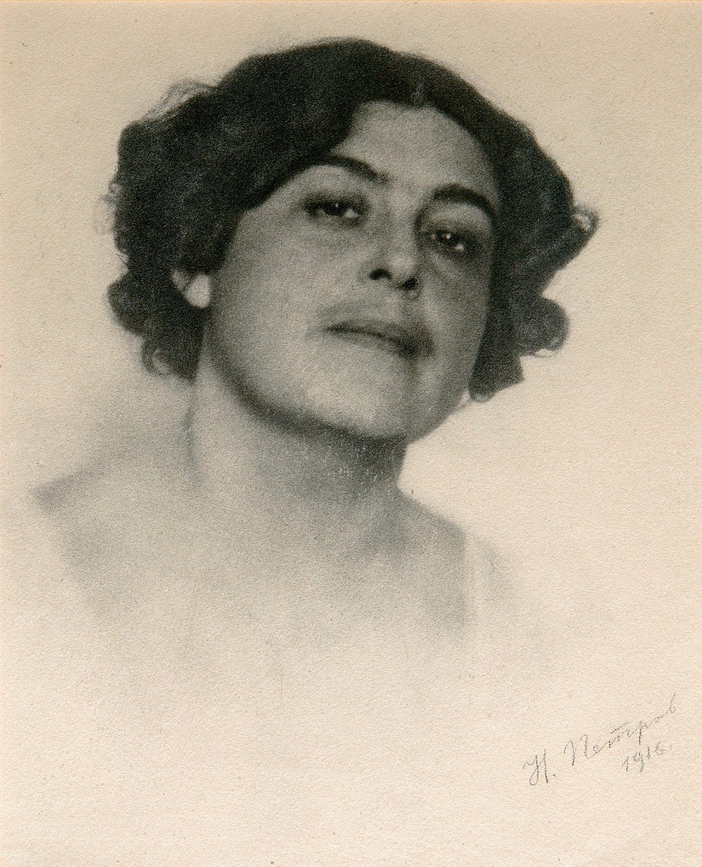 Portrett av den russiske skuespillerinnen Voronets, c1916 av Nikolai Petrov