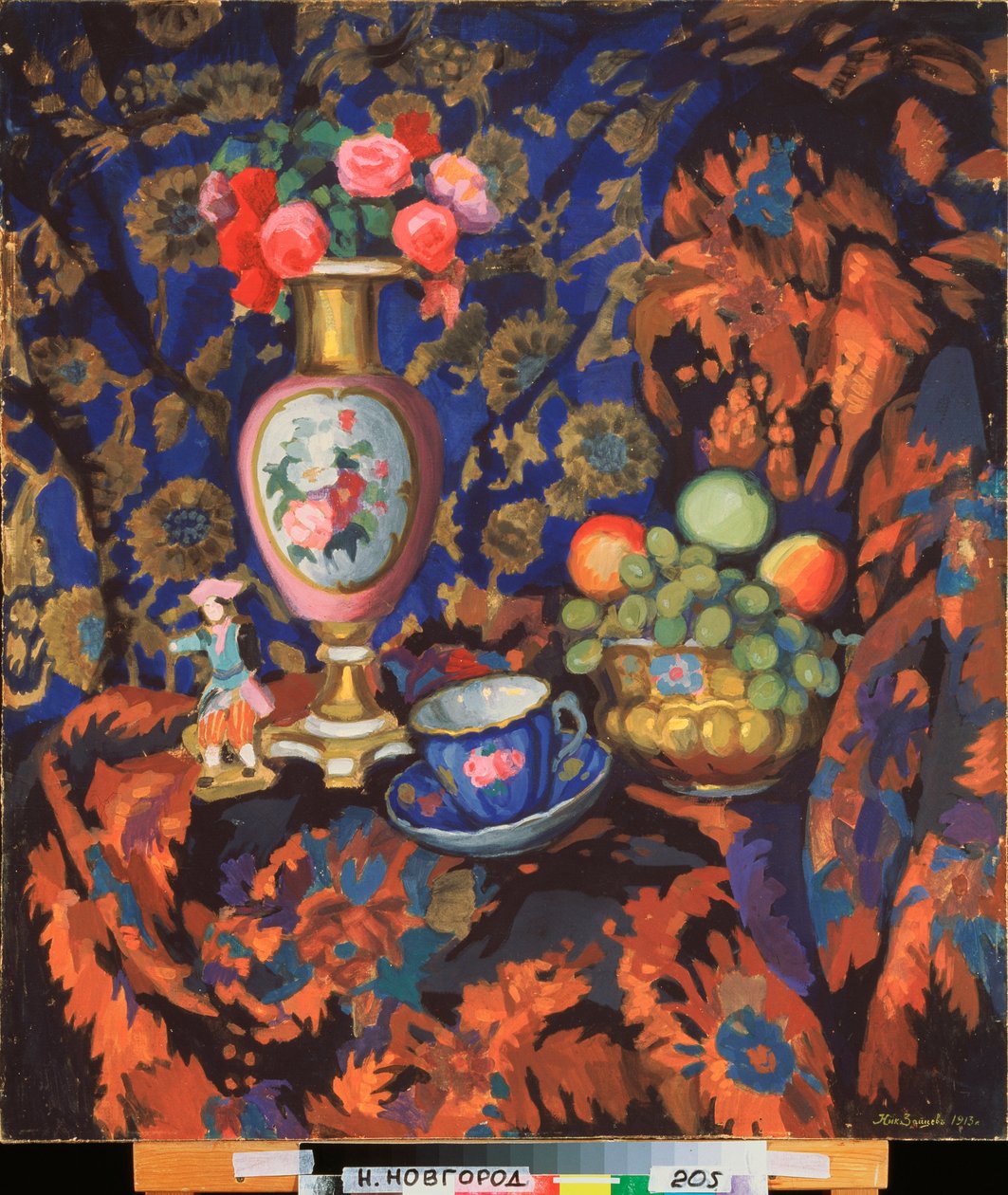 Stilleben med porselen og blomster - Verk av Nikolai Semyonovich Zaytsev (1885-1938), tempera på papp av Nikolai Semyonovich Zaytsev