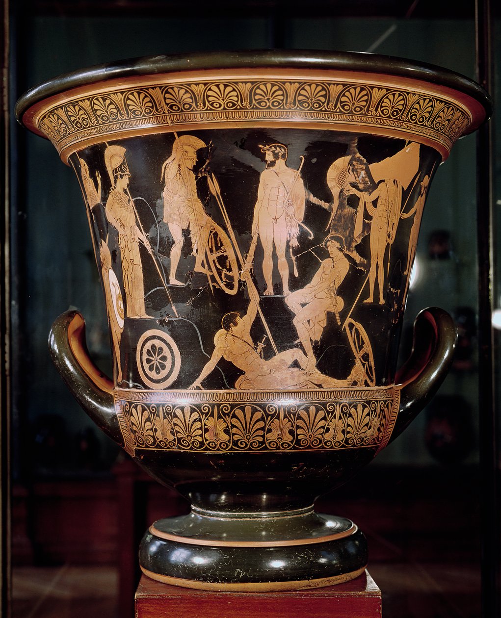 Attisk rød figurbegerkrater som viser Herkules iført en laurbærkrans med Athena og andre greske helter, ca. 450 f.Kr. (keramikk) av Niobid Painter