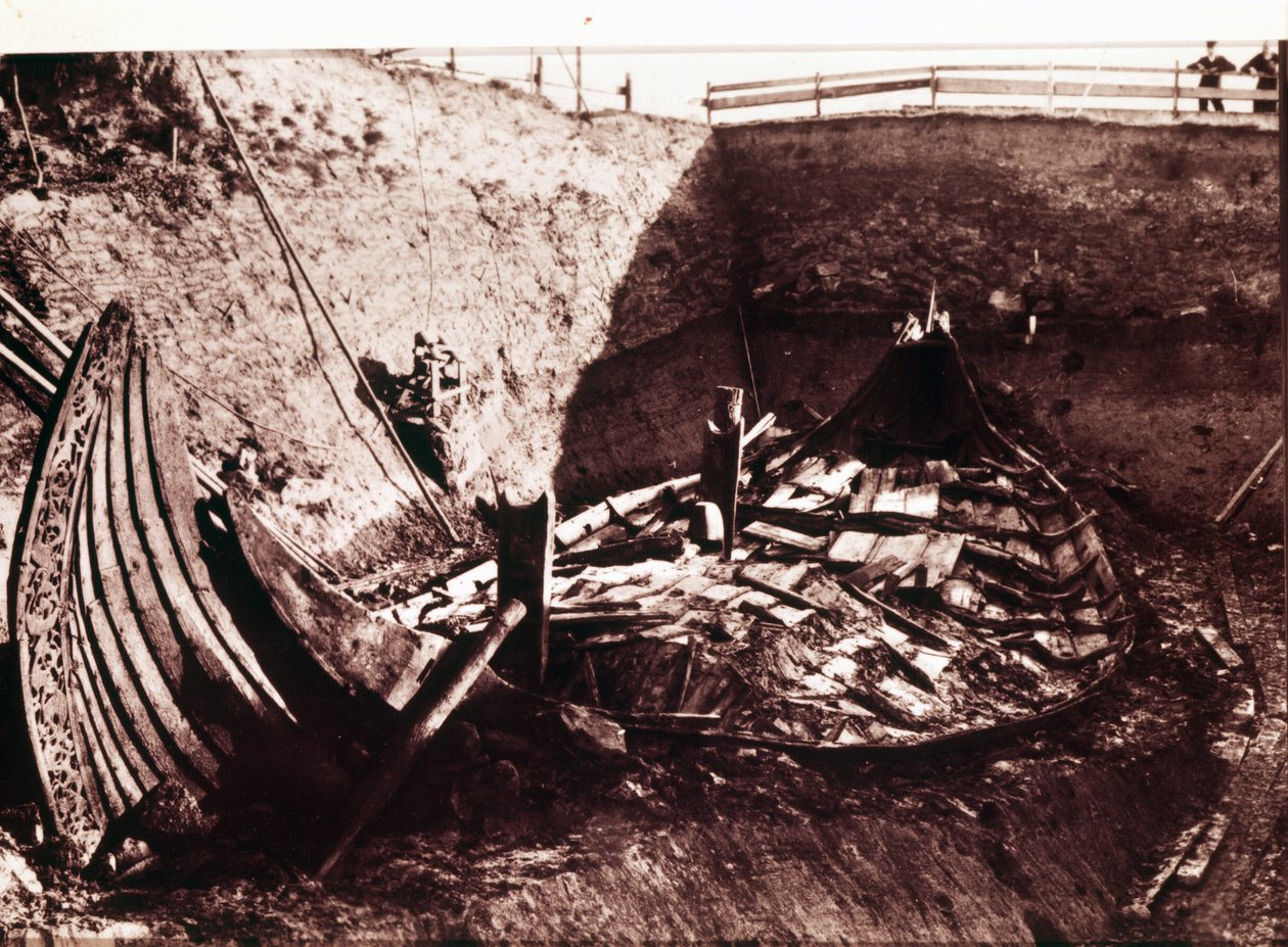 Utgraving av Oseberg Viking langskip fra 900-tallet oppdaget i Norge, 1904 av Norwegian Photographer