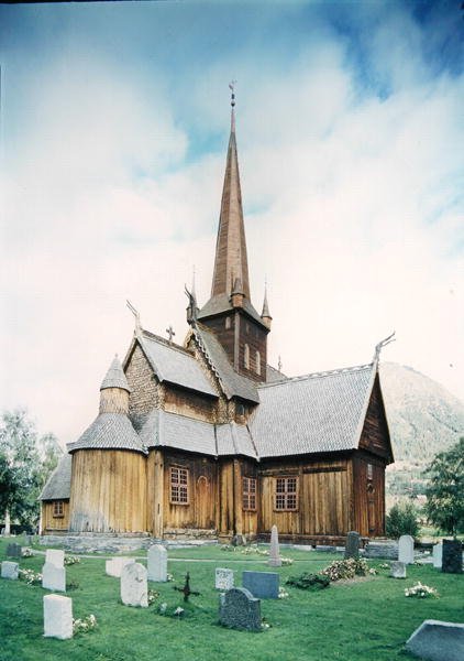 Lom stavkyrkje (Stavkyrkje) av Norwegian School