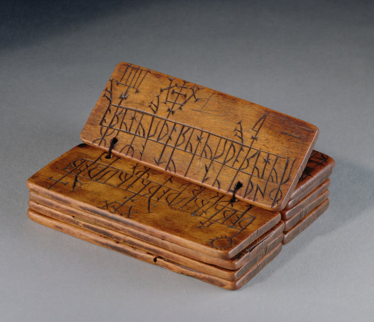 Runealmanakk, 1500-tallet (utskåret buksbom) av Norwegian School