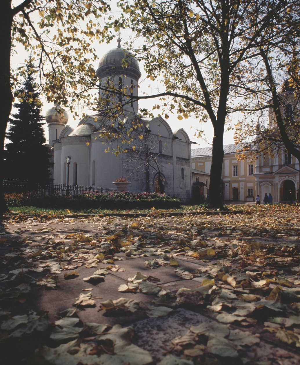 Treenighetskatedralen med graven til Saint Sergius av Radonezh, 1422 av Old Russian Architecture