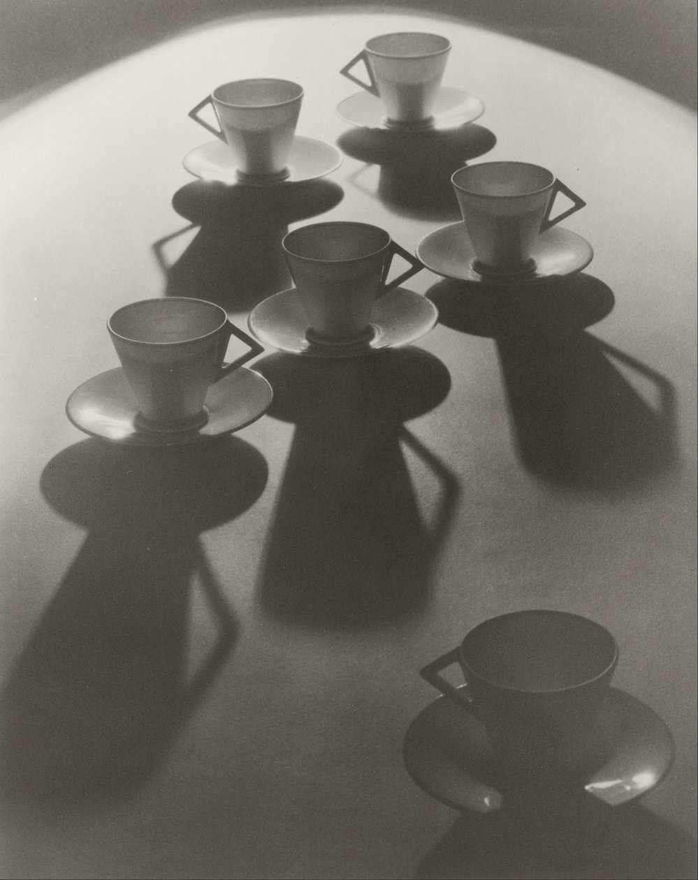 Tekoppballett av Olive Cotton