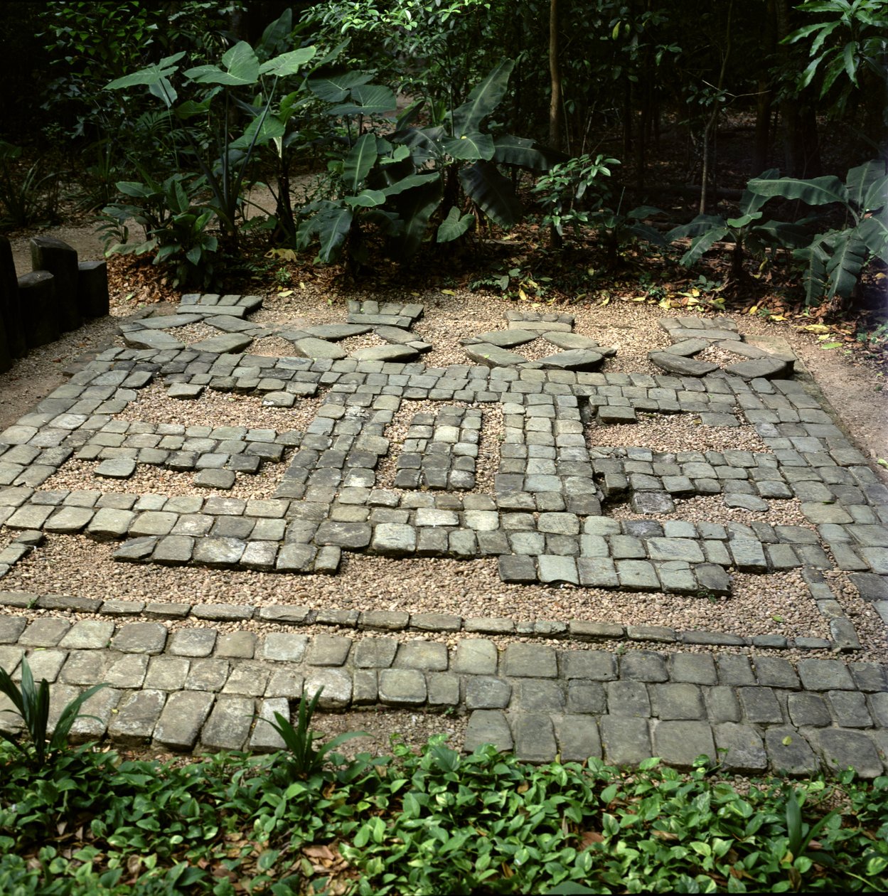 Fortau som viser en stilisert munning av en jaguar, pre-klassisk periode (steinmosaikk) av Olmec