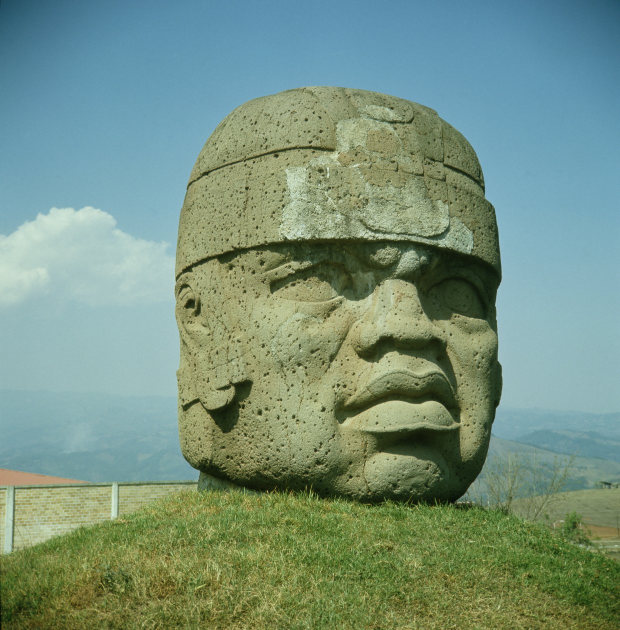 Colossal Head 1 fra San Lorenzo, Veracruz, Mexico, preklassisk (basalt) av Olmec