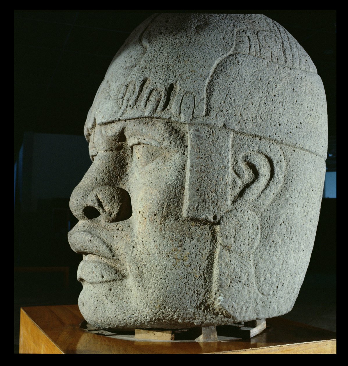 Colossal Head 4 fra San Lorenzo, Veracruz, Mexico, preklassisk (basalt) av Olmec
