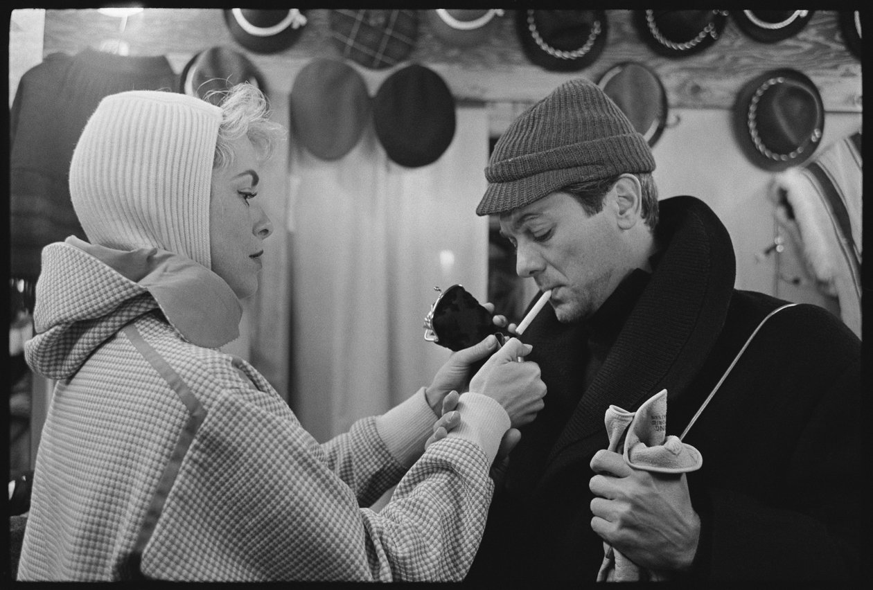 Janet Leigh og Tony Curtis under vinter-OL, Squaw Valley, California av Orlando Suero