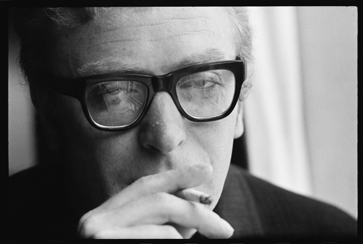 Michael Caine røyker av Orlando Suero