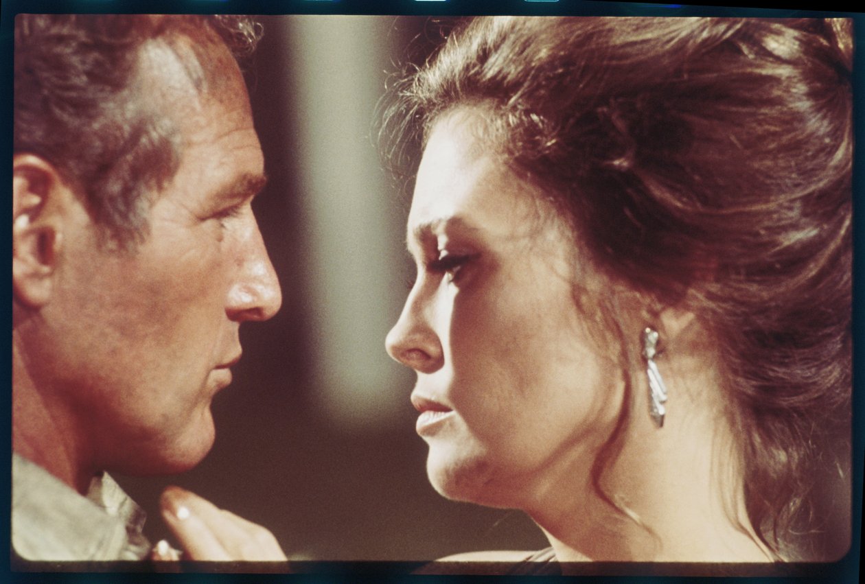 Paul Newman og Faye Dunaway på settet til "Towering Inferno" av Orlando Suero