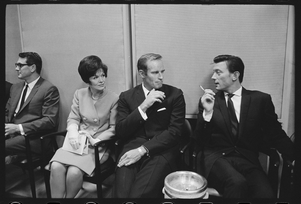 Rock Hudson, Charlton Heston, Laurence Harvey venter på å møte prinsesse Margaret av Orlando Suero