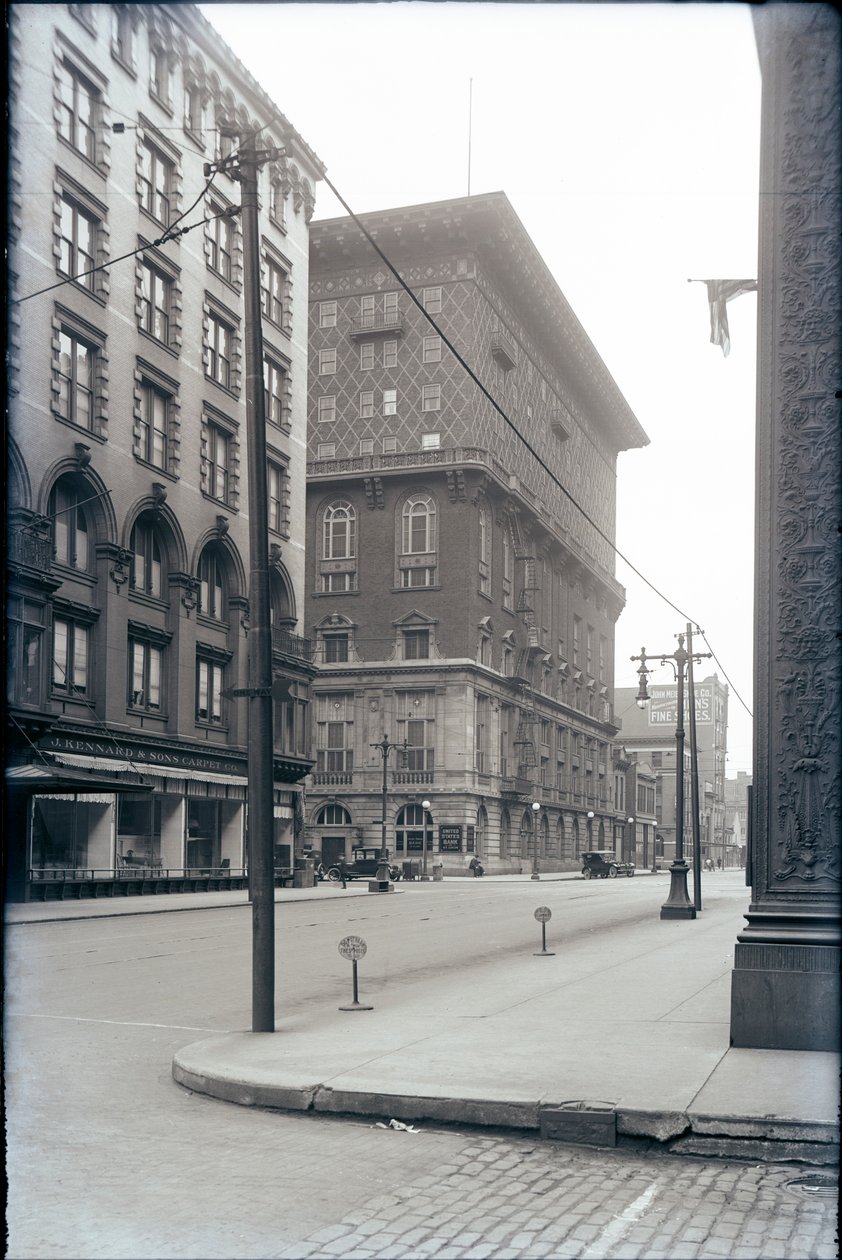 Missouri Athletic Club, fra Fourth Street. Mai 1921 av Oscar C. Kuehn