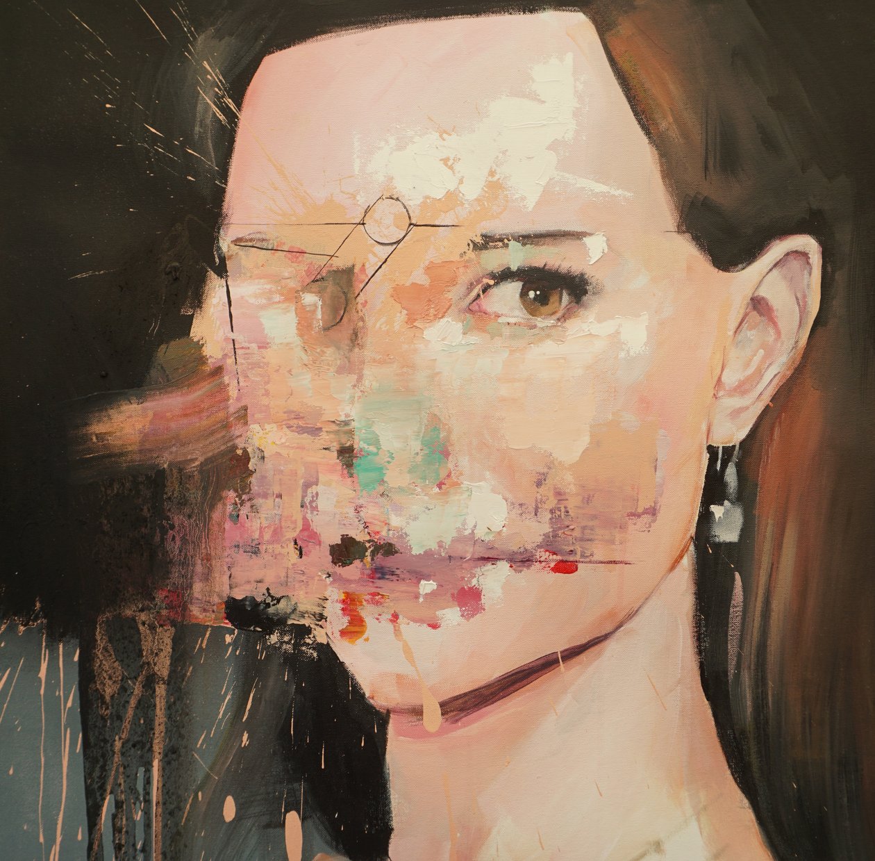 Forvrengt Natalie Portman, 2019–25 (akryl, pastell og olje på lerret) av Oscar Nin