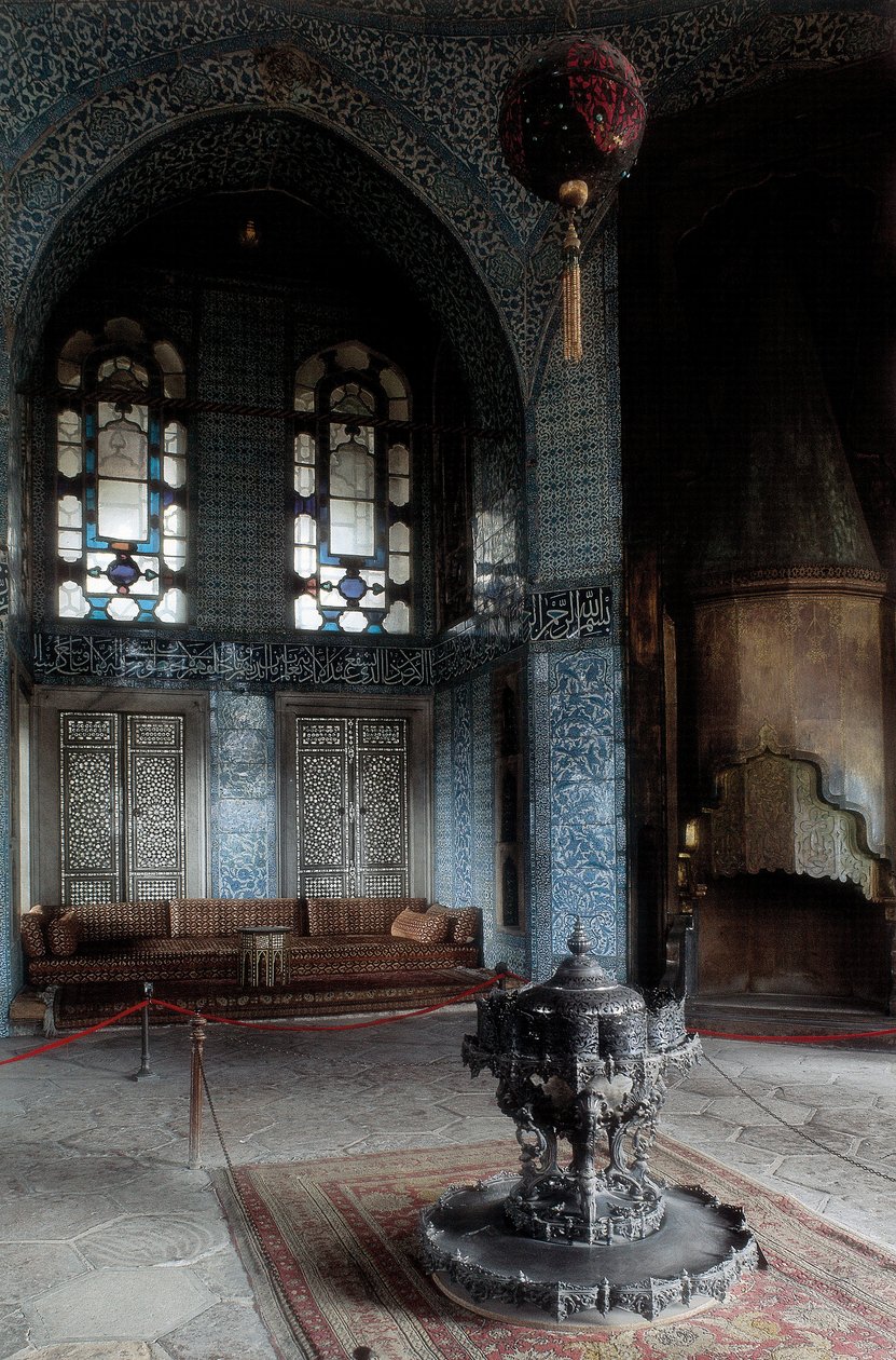 Arkitektur, ottomansk kunst: Topkapi-palasset (Topkapi Saray) hoved- og offisiell byresidens for den osmanske sultanen fra 1465 til 1853. Palass bygget mellom 1475-1478. Tyrkia, Istanbul. av Ottoman School