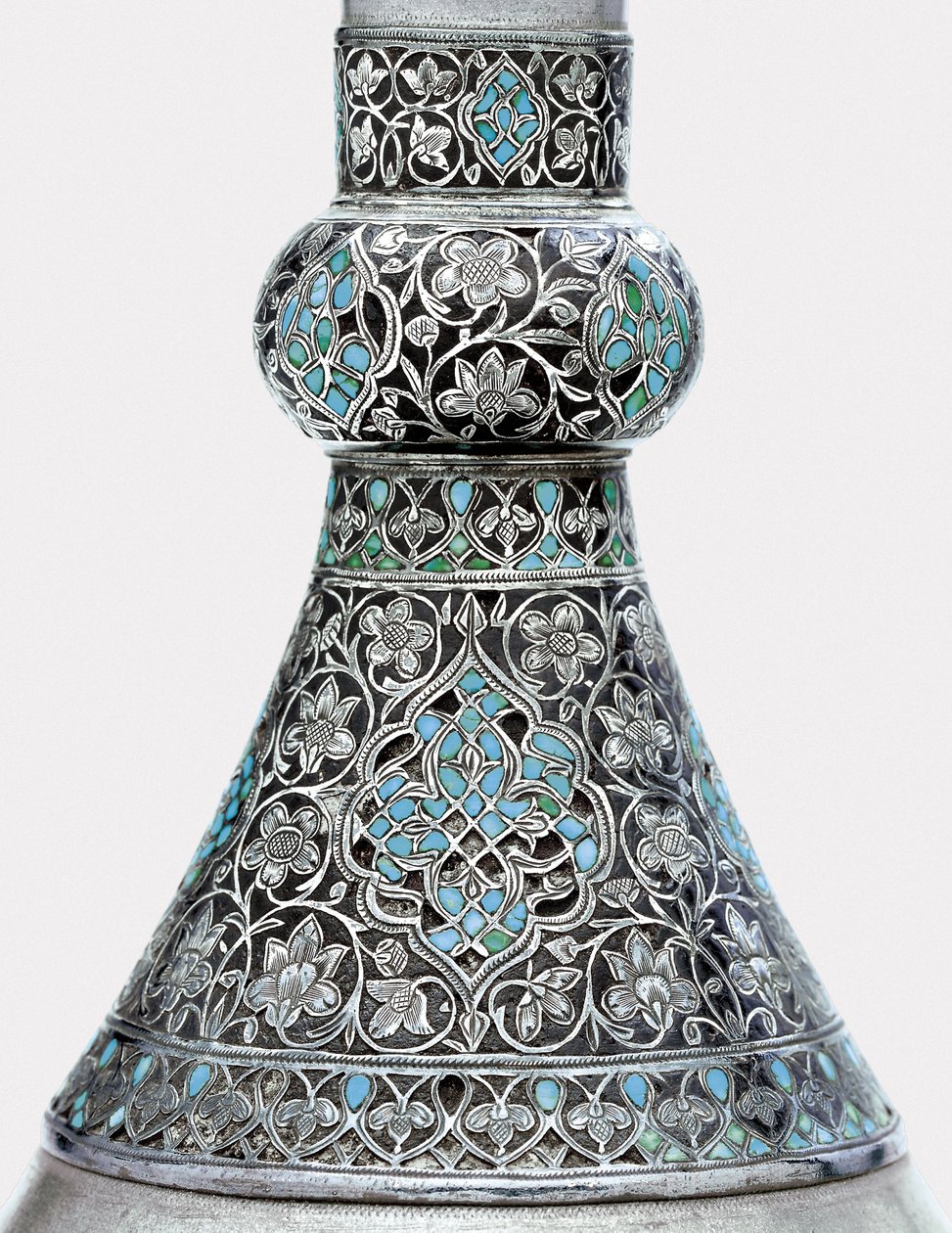 Detalj av en osmansk turkis innsatt sølvmontert sinkflaske (turkis, sink, sølv) av Ottoman School