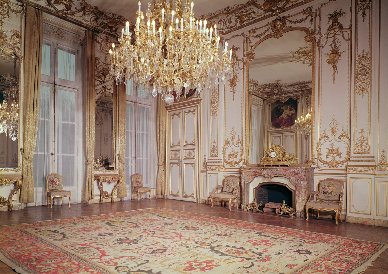 Utsikt over interiøret i Grand Salon i første etasje, ca. 1722-33 av P. and Leroux, J. B. Lassurance